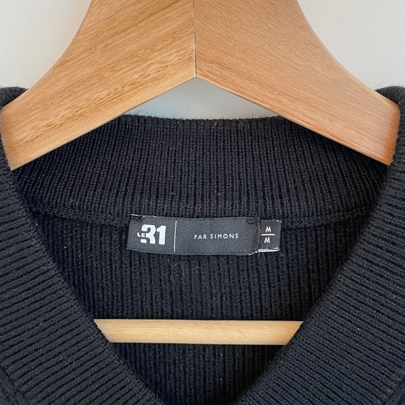 Simon’s Men’s V-neck Sweater Vest, Size M - Picture 3 of 3